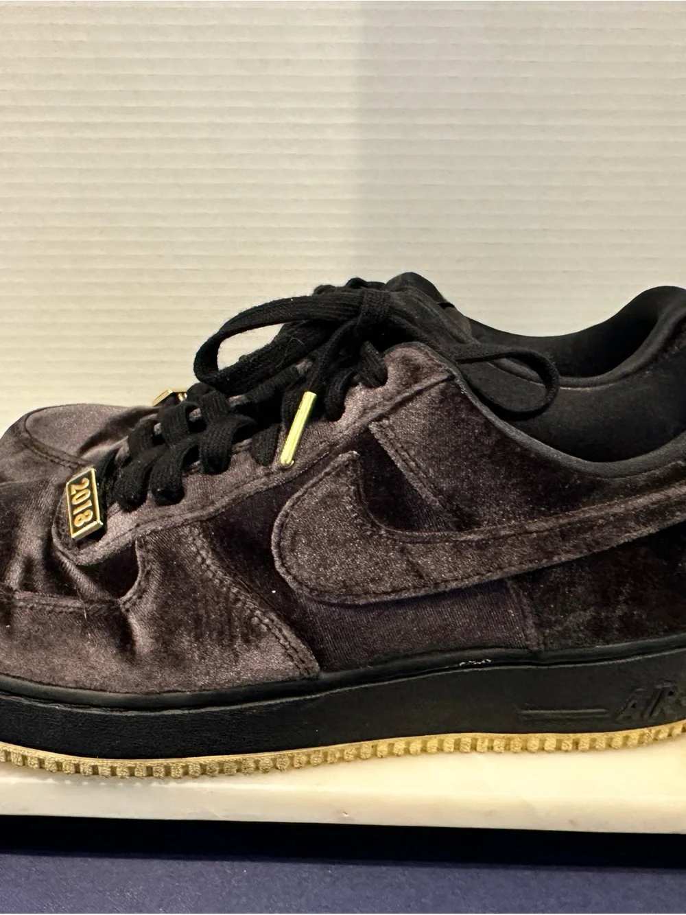 Nike Air Force 1 Velvet Low-Top Sneakers shoes size 9